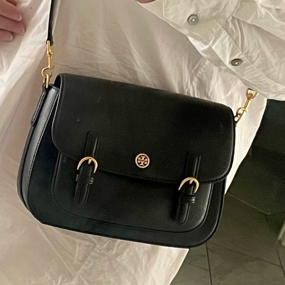 Tory Burch Robinson Messenger Bag in Black Like New